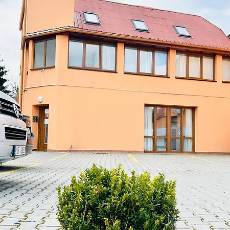 Villa Apartments With Free Parking Prague 5 Exterior photo
