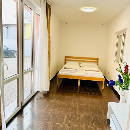 Villa Apartments With Free Parking Prague 5 Exterior photo